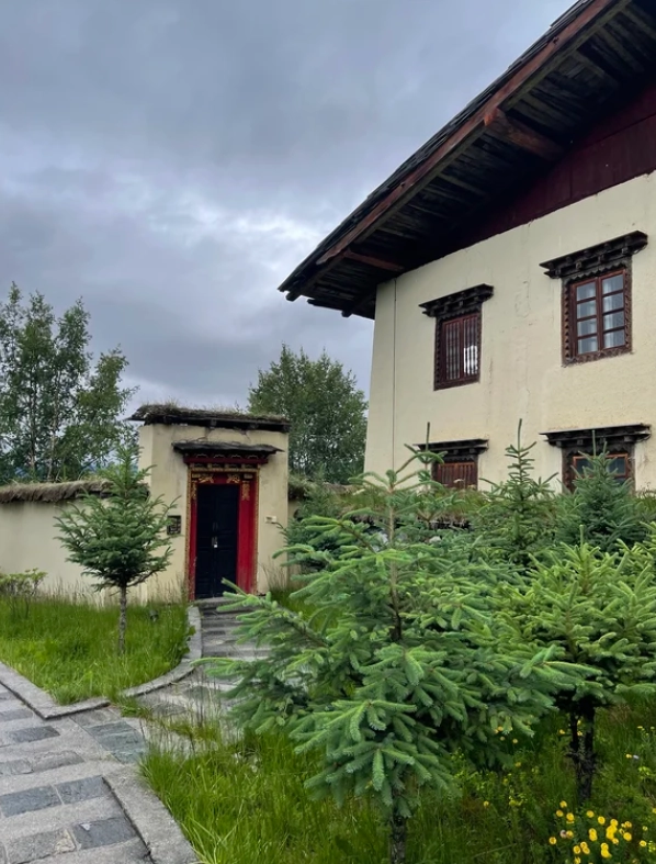 Tibetan-style hotels Yunnan