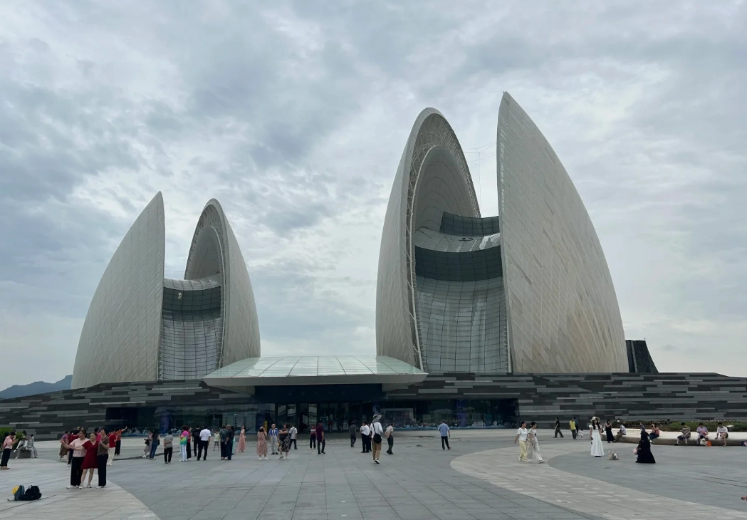 How Long to Spend at Zhuhai Opera House: 1–2 Hours for a Great Visit