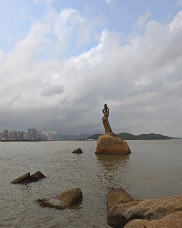 Zhuhai Fisher Girl Statue crowd hours