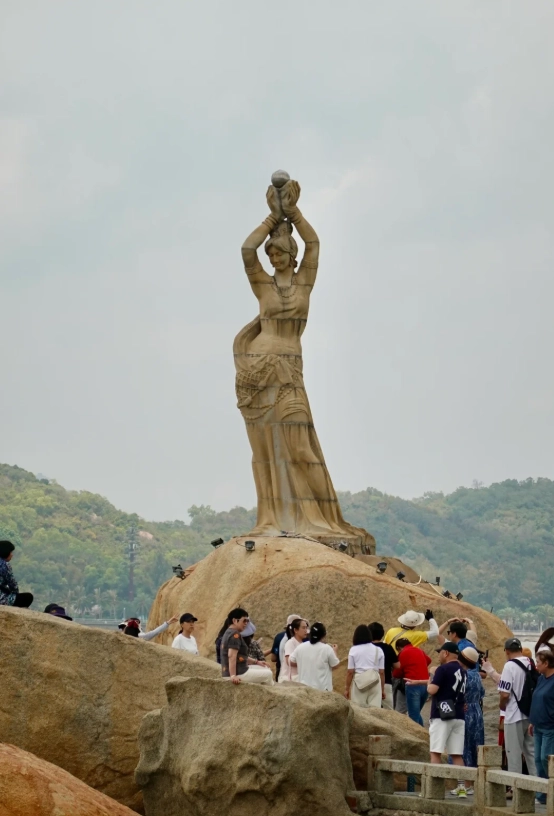 best photo time Fisher Girl Statue