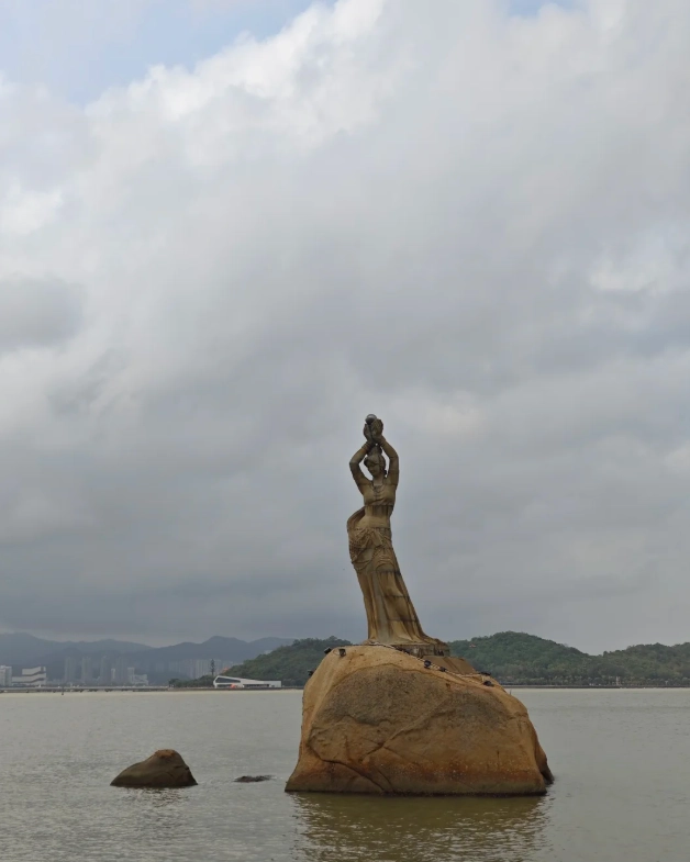 when to visit Zhuhai Fisher Girl Statue
