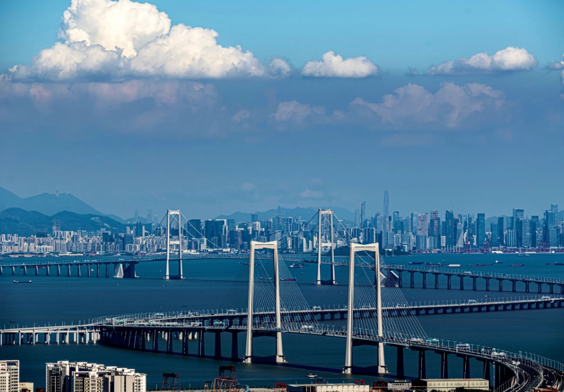 Zhuhai to Hong Kong by bridge