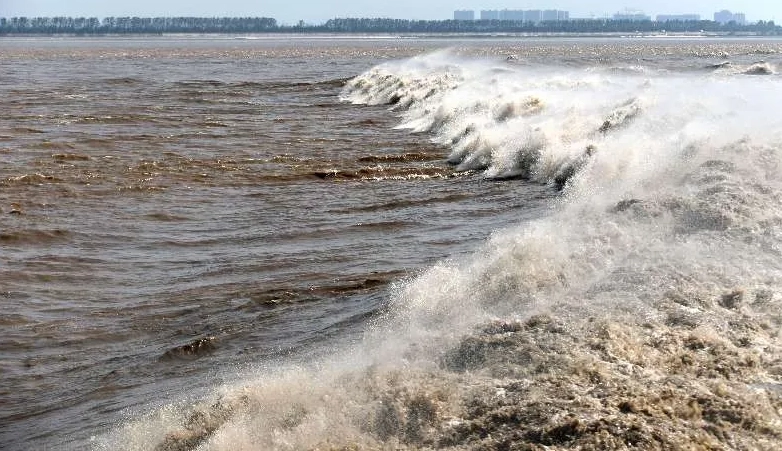 best time to see Qiantang tide