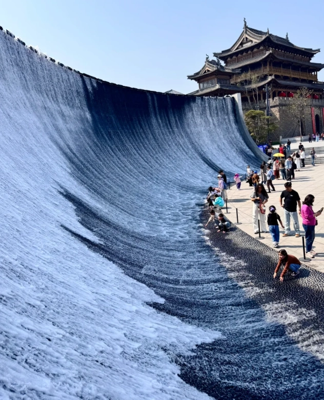 Haining tide watching