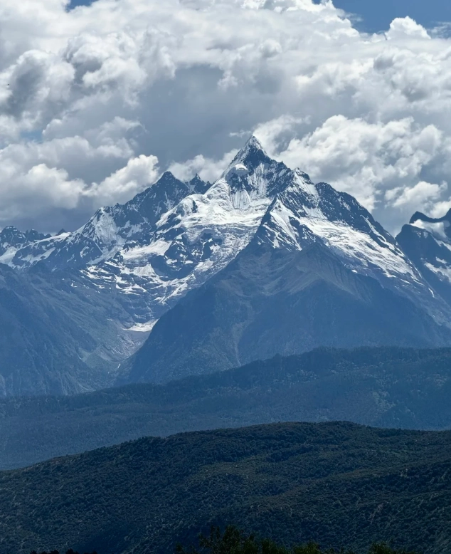 Meili Snow Mountain from Shangri-La Meili Snow Mountain from Shangri-La