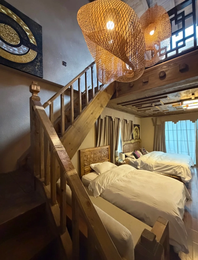 Shangri-La old town vs new town lodging