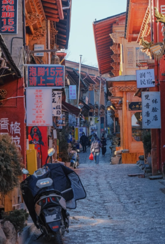 Dukezong Ancient Town photography Dukezong Ancient Town photography
