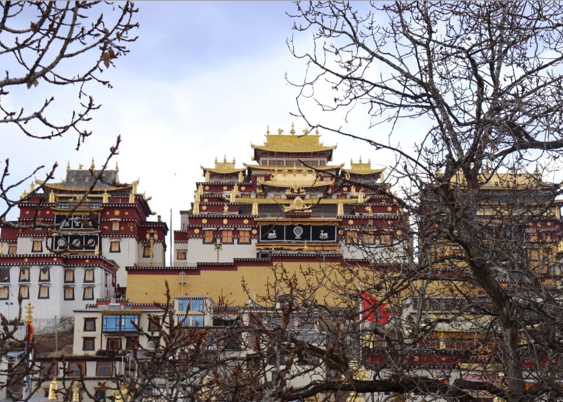 Ganden Sumtseling Monastery Dress Code: What to Wear & Avoid for a Respectful Visit
