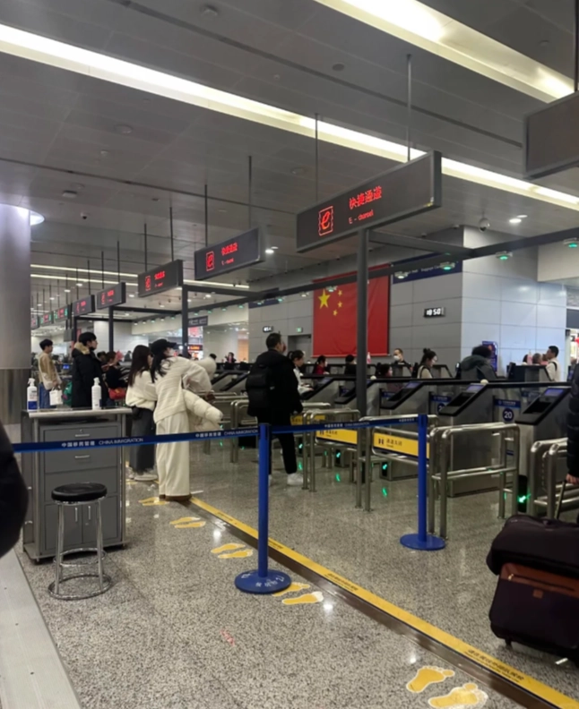 foreigner arriving in china foreigner arriving in china