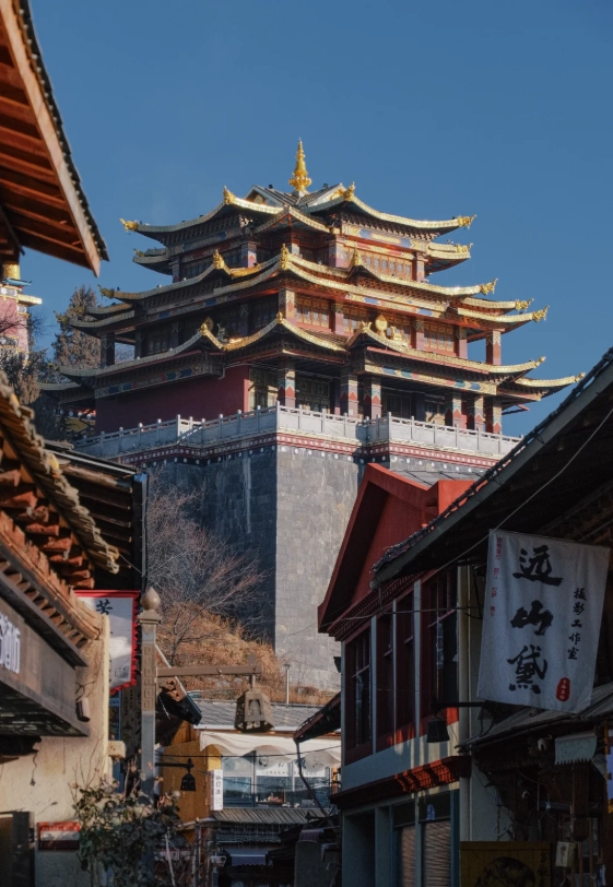 Dukezong Ancient Town Photography Spots: Best Times & Hidden Corners