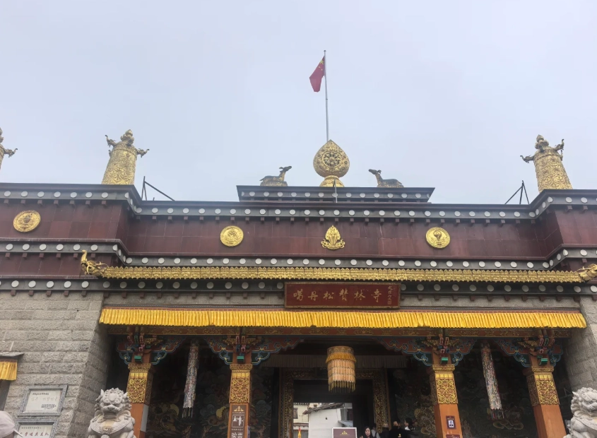 How to Get to Ganden Sumtseling Monastery from Shangri-La: 3 Insider Routes