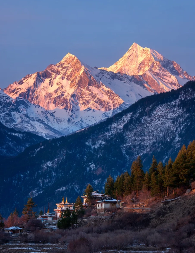 Best Time to Visit Meili Snow Mountain: Avoid the Mist & Capture the Golden Summit