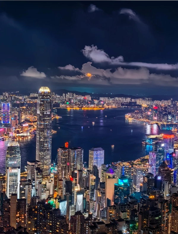 Is Victoria Peak Worth Visiting: Honest Pros, Cons & Pro Tips