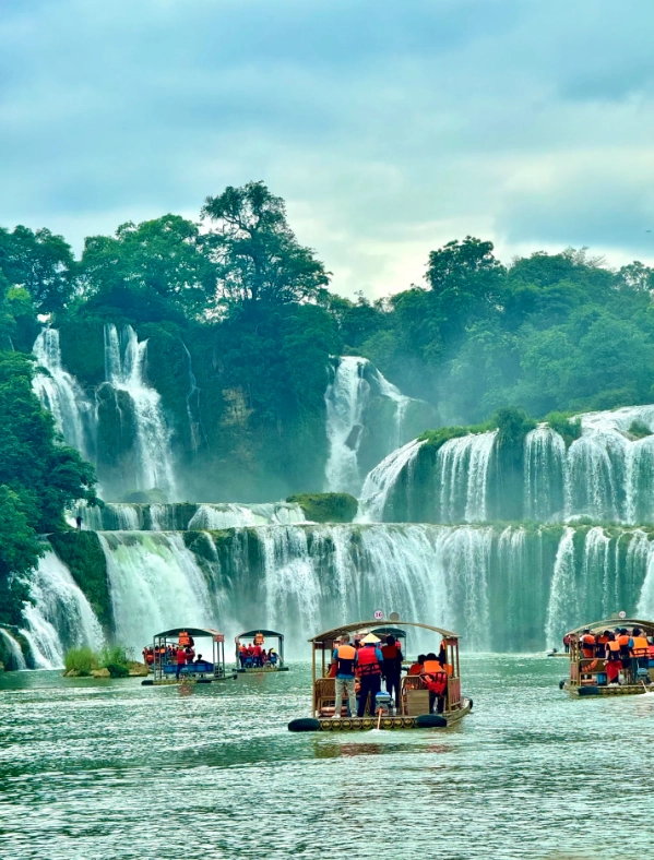 bamboo raft ride detian waterfall bamboo raft ride detian waterfall