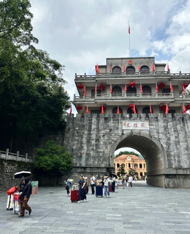 China Vietnam border Friendship Pass
