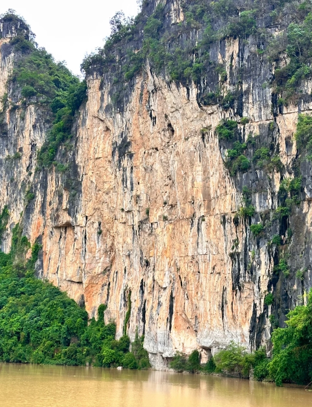 how to visit huashan rock art