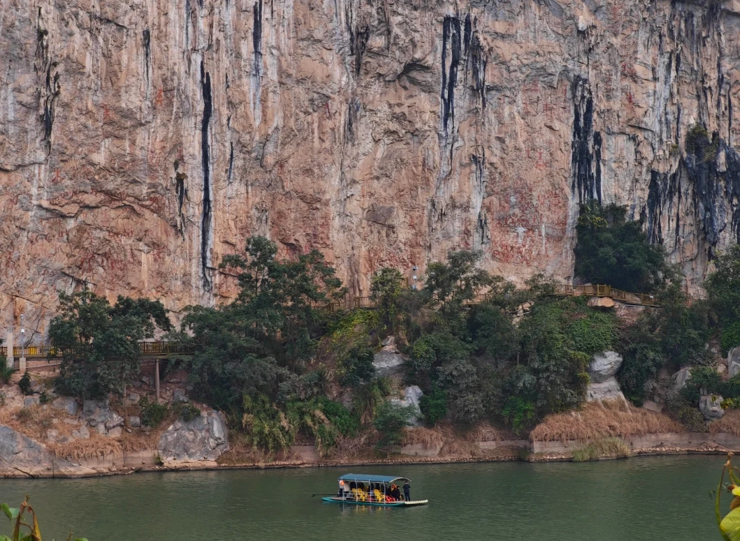 huashan rock art boat