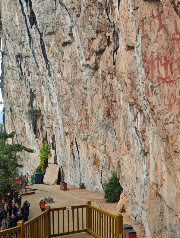 ming river rock art cruise