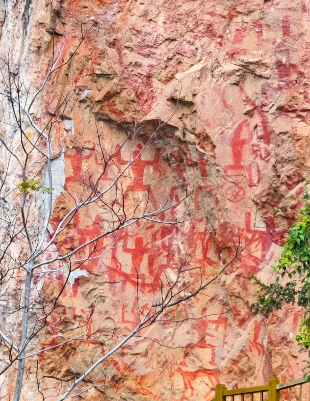 zuojiang huashan rock art tour time