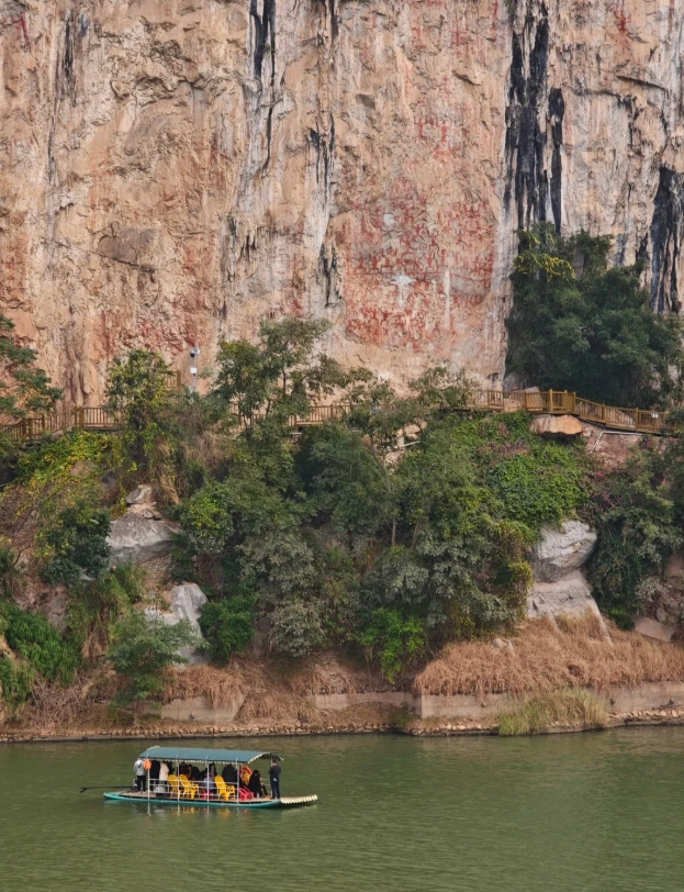 zuojiang huashan rock art boat tour