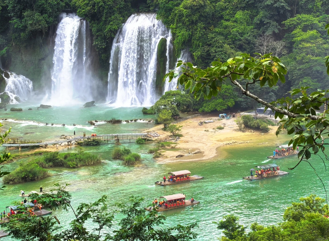 de tian waterfall from nanning