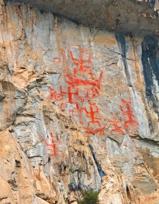 zuojiang huashan rock art visit duration