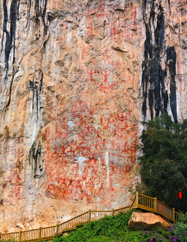 how long to spend at zuojiang huashan rock art