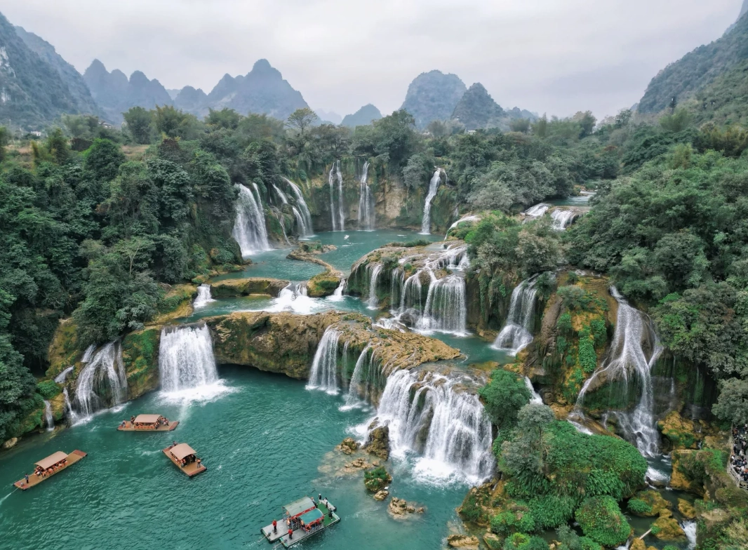 Detian waterfall from Nanning Detian waterfall from Nanning