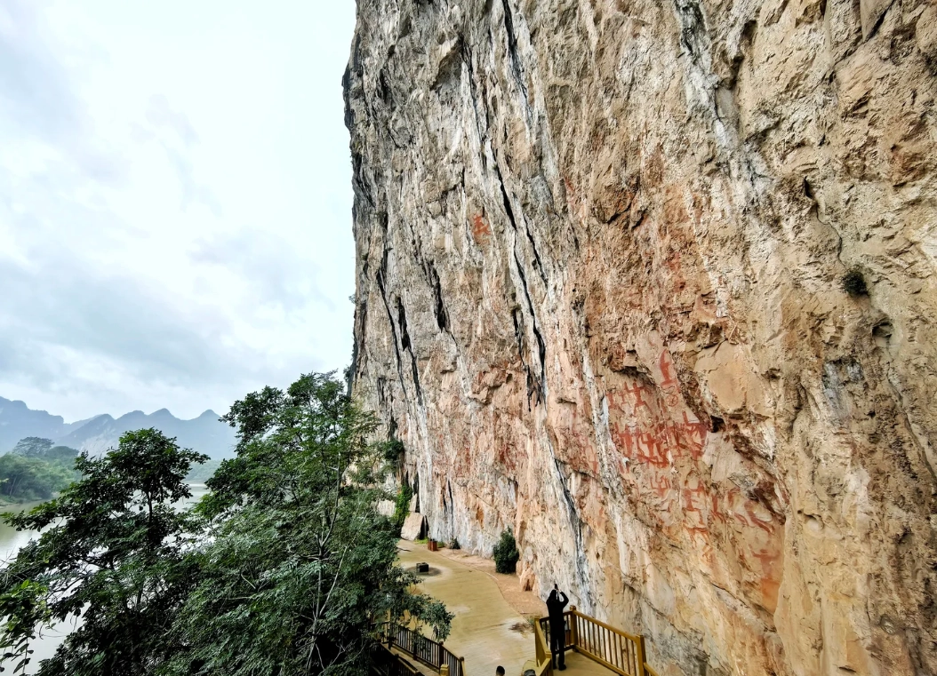 Zuojiang Huashan Rock Art travel guide Zuojiang Huashan Rock Art travel guide