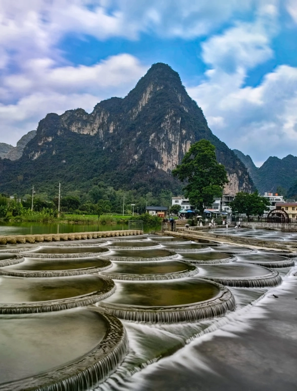 Zuojiang Huashan Rock Art