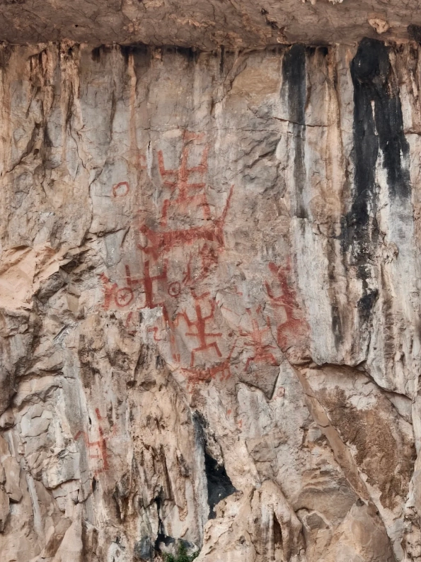 nanning to zuojiang huashan rock art