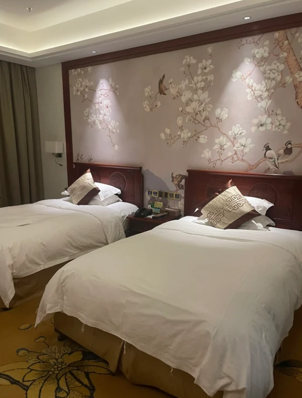hotels near Huashan Rock Art