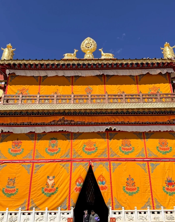 visit ganden sumtseling monastery