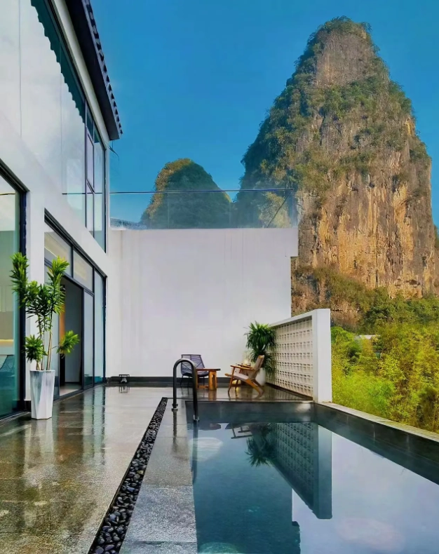 hotels near Huashan Rock Art