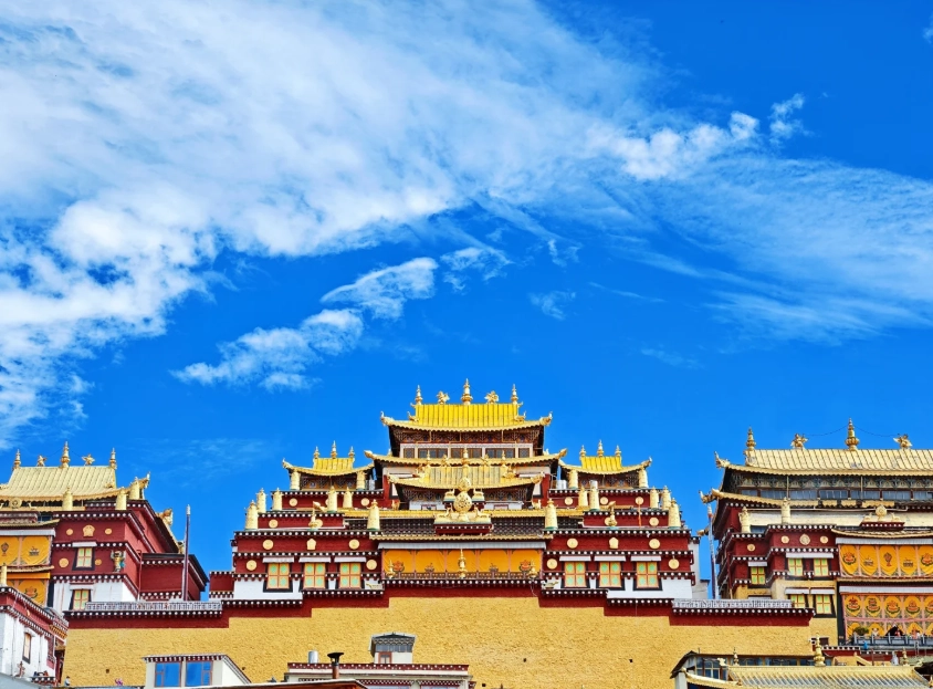 Tibetan Buddhism monastery Shangri-La Tibetan Buddhism monastery Shangri-La