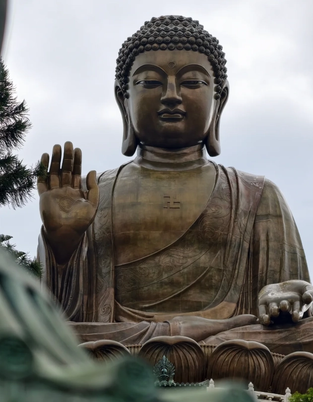 Best Time to Visit Tian Tan Buddha & Ngong Ping 360: Avoid Crowds & Save Money