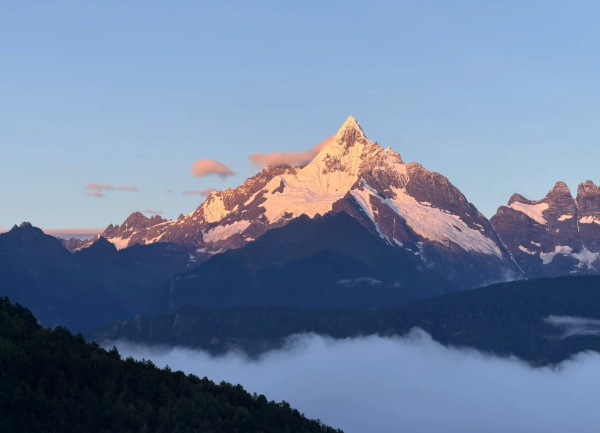 Meili Snow Mountain sunrise