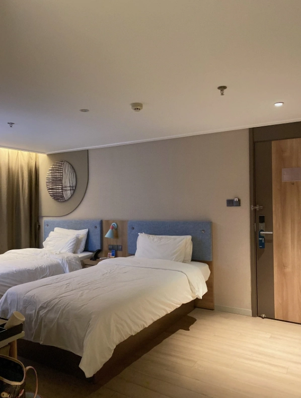 hostels near metro Shenzhen