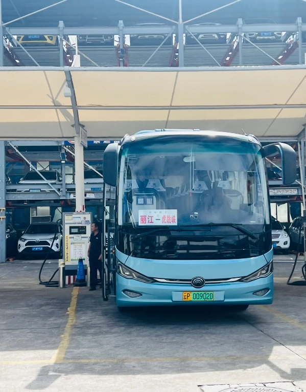 how to travel from Kunming to Lijiang
