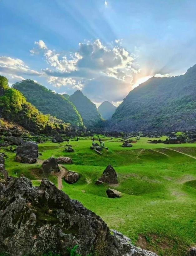 Anshun Local Tour Guide: Skip the Crowds at Huangguoshu
