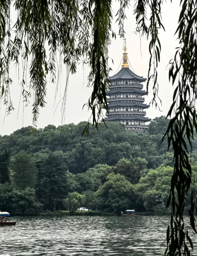 English speaking guide in Hangzhou English speaking guide in Hangzhou