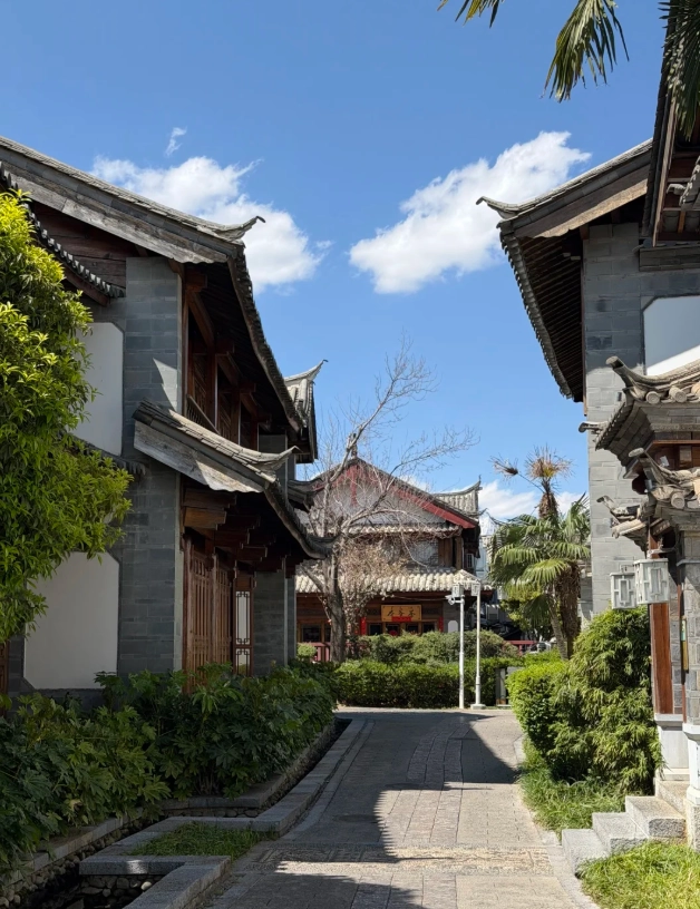 best area to stay in Lijiang