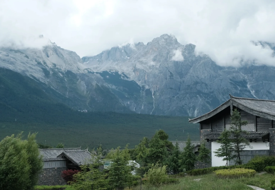 Lijiang courtyard guesthouse booking tips