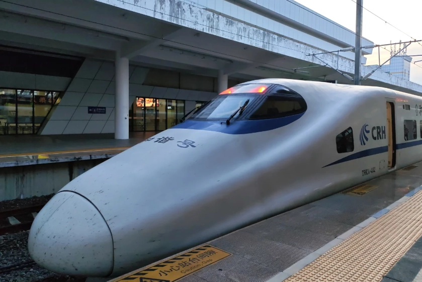 Guangzhou to Kunming high-speed train