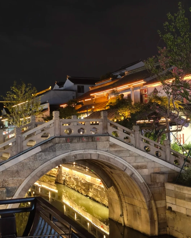 jinji lake night cruise
