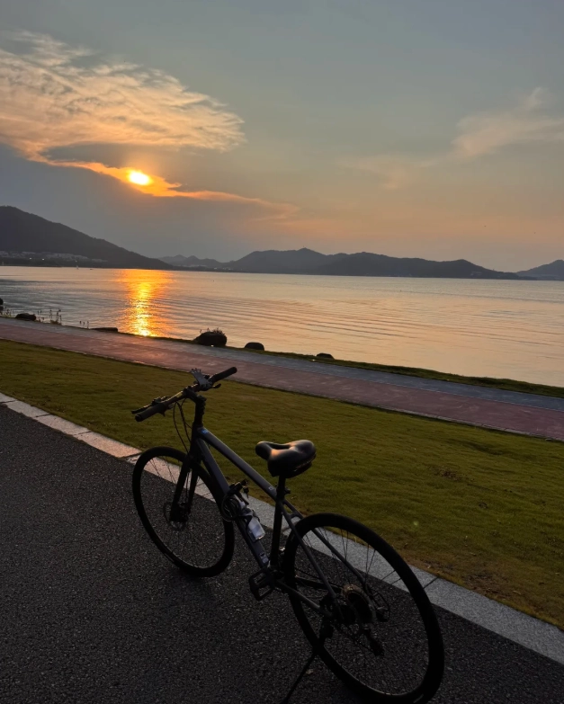 rent bike Dongqian Lake