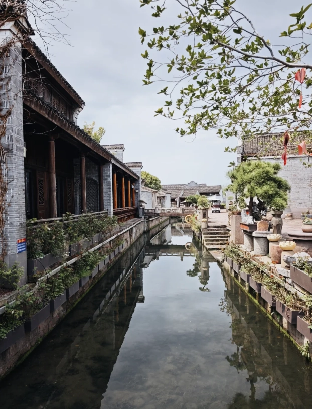 Dongqian Lake travel tips