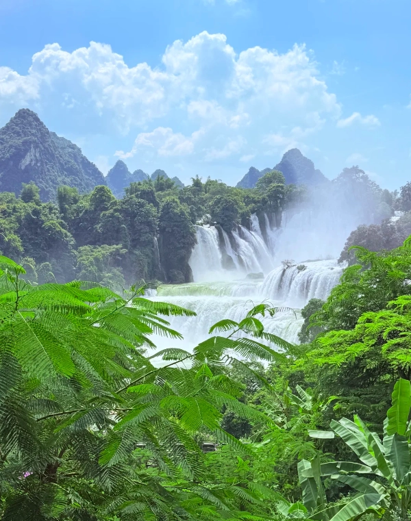 China Vietnam waterfall