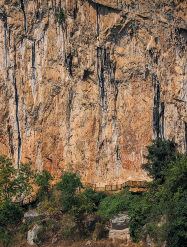 Huashan Rock Art tour Huashan Rock Art tour