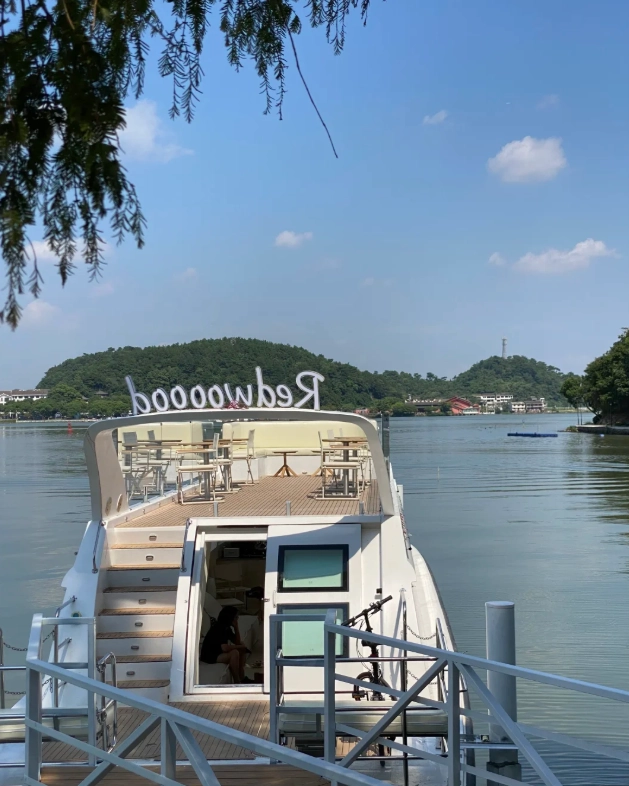 boat ride in Ningbo